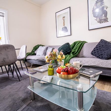 Cosy 2-Bedroom Apartment In Mayfair 8Cb - 4Th Floor No Elevator Londen Buitenkant foto