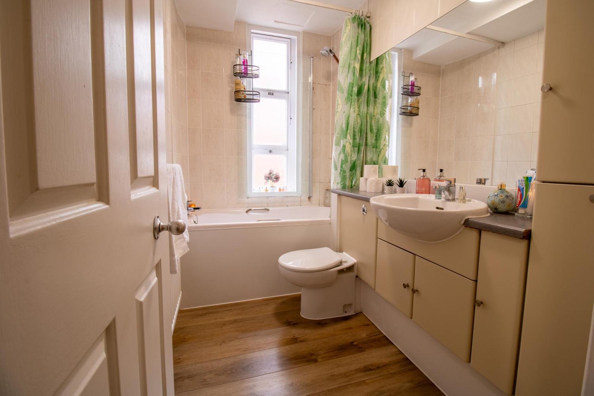 Cosy 2-Bedroom Apartment In Mayfair 8Cb - 4Th Floor No Elevator Londen Buitenkant foto