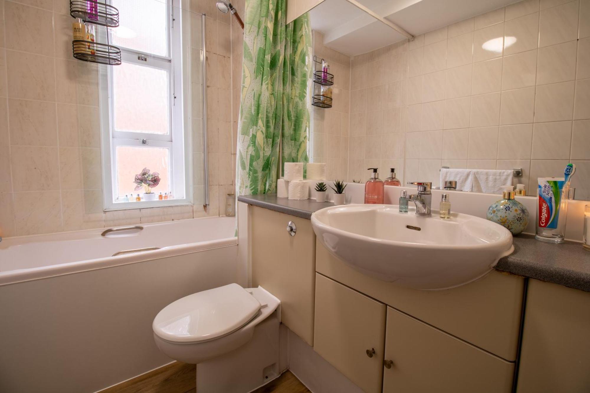 Cosy 2-Bedroom Apartment In Mayfair 8Cb - 4Th Floor No Elevator Londen Buitenkant foto
