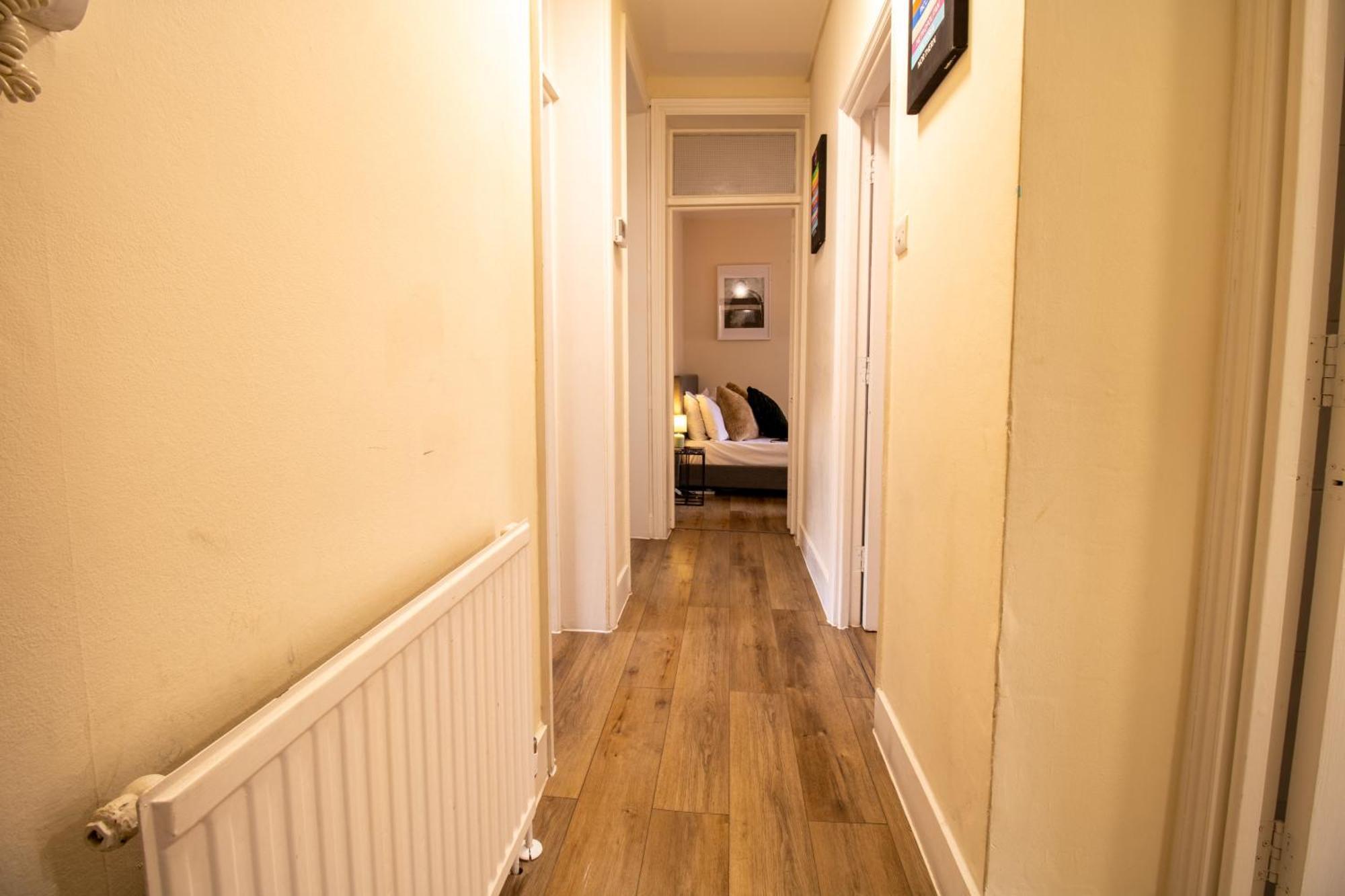 Cosy 2-Bedroom Apartment In Mayfair 8Cb - 4Th Floor No Elevator Londen Buitenkant foto