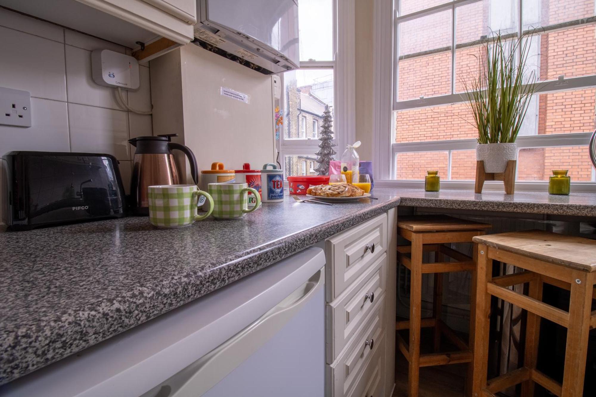 Cosy 2-Bedroom Apartment In Mayfair 8Cb - 4Th Floor No Elevator Londen Buitenkant foto