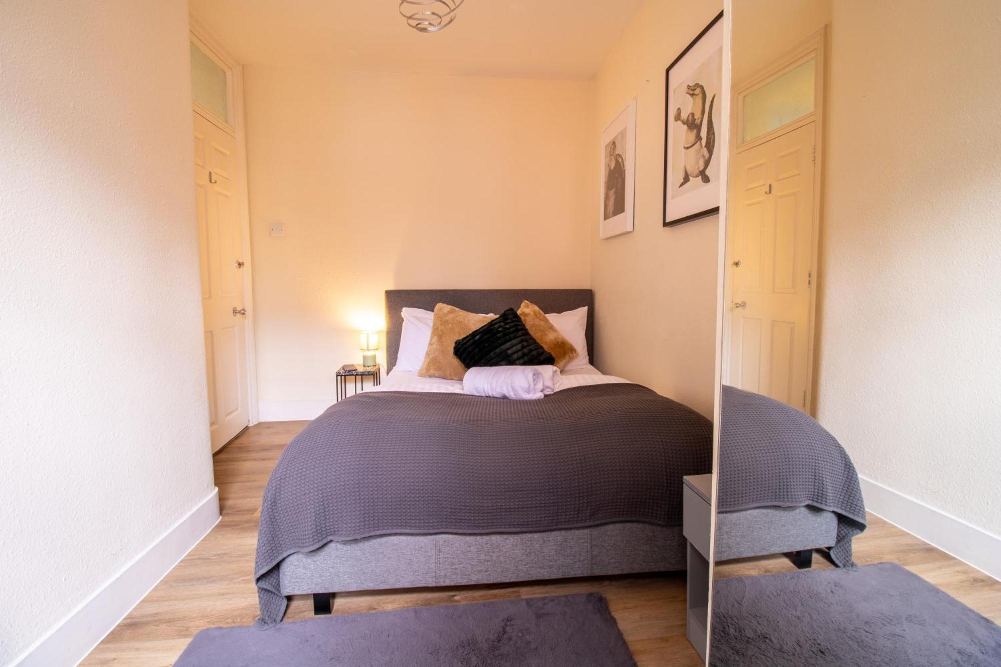 Cosy 2-Bedroom Apartment In Mayfair 8Cb - 4Th Floor No Elevator Londen Buitenkant foto