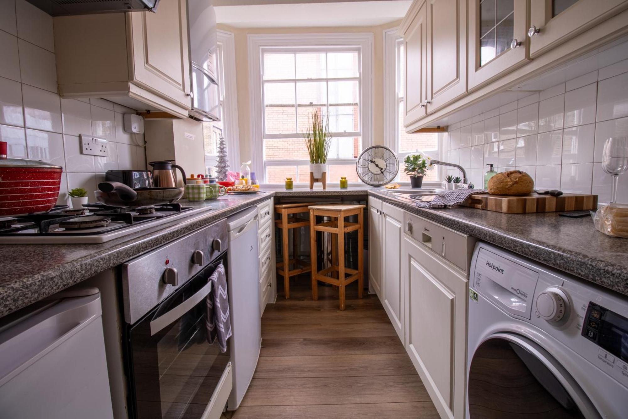 Cosy 2-Bedroom Apartment In Mayfair 8Cb - 4Th Floor No Elevator Londen Buitenkant foto