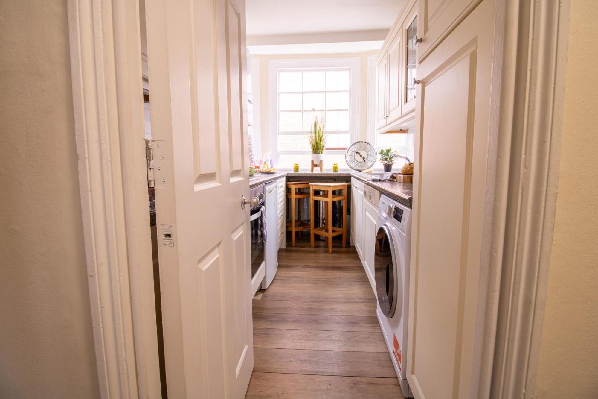 Cosy 2-Bedroom Apartment In Mayfair 8Cb - 4Th Floor No Elevator Londen Buitenkant foto