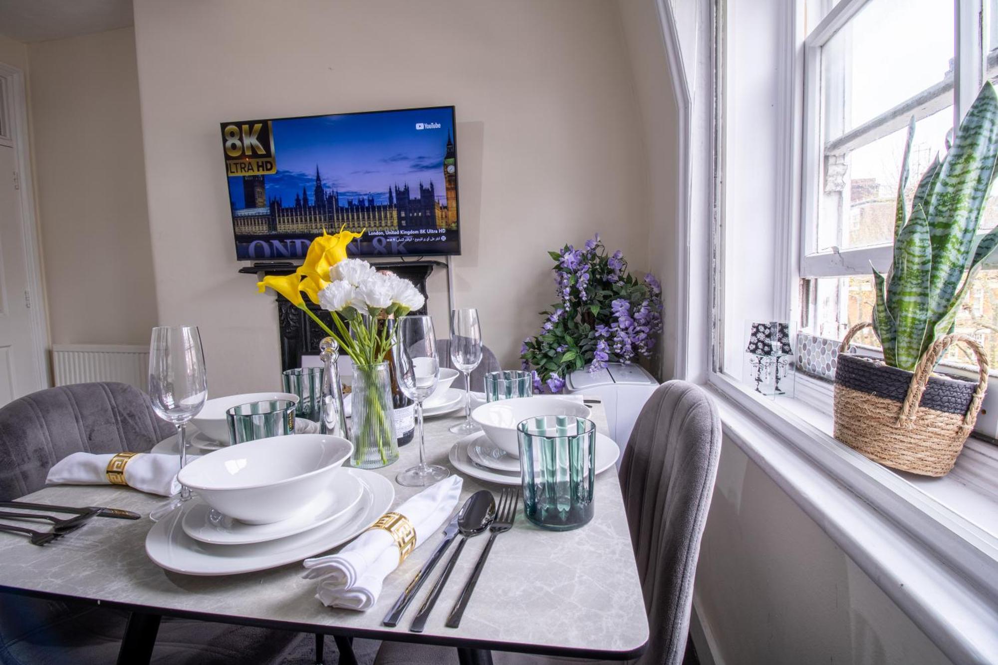 Cosy 2-Bedroom Apartment In Mayfair 8Cb - 4Th Floor No Elevator Londen Buitenkant foto
